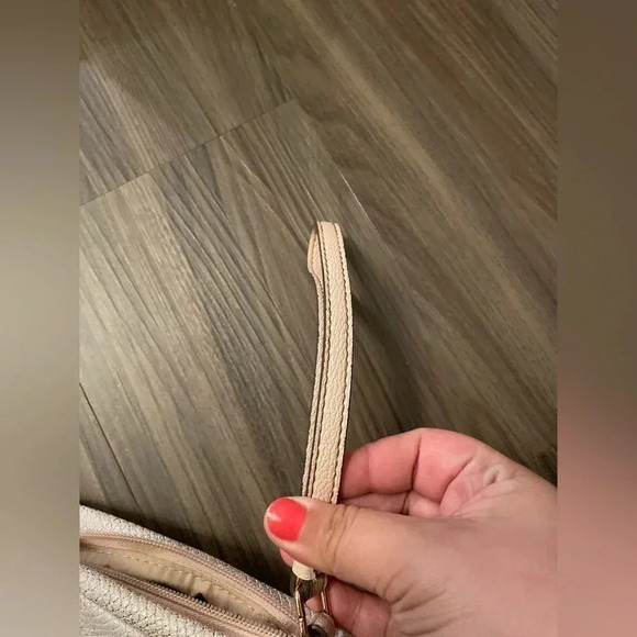 Jennifer Lopez Cream and Pink Textured Clutch with Elegant Strap - Picture 6 of 8